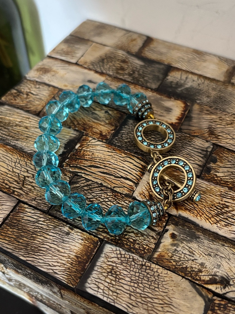NWT Heidi Daus Translucent Turquoise Faceted Bead Toggle Vintage Bracelet - Picture 3 of 12
